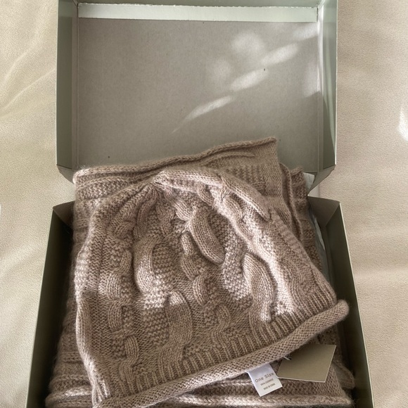 Nordstrom 100% cashmere scarf and hat set - Picture 4 of 5